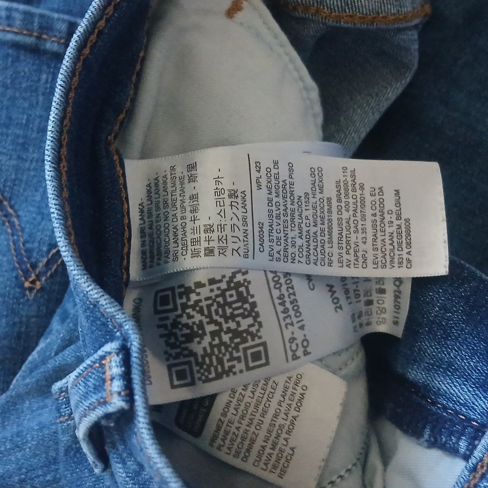 Levi's Blue Denim Women's Bermuda Shorts - Picture 6 of 6